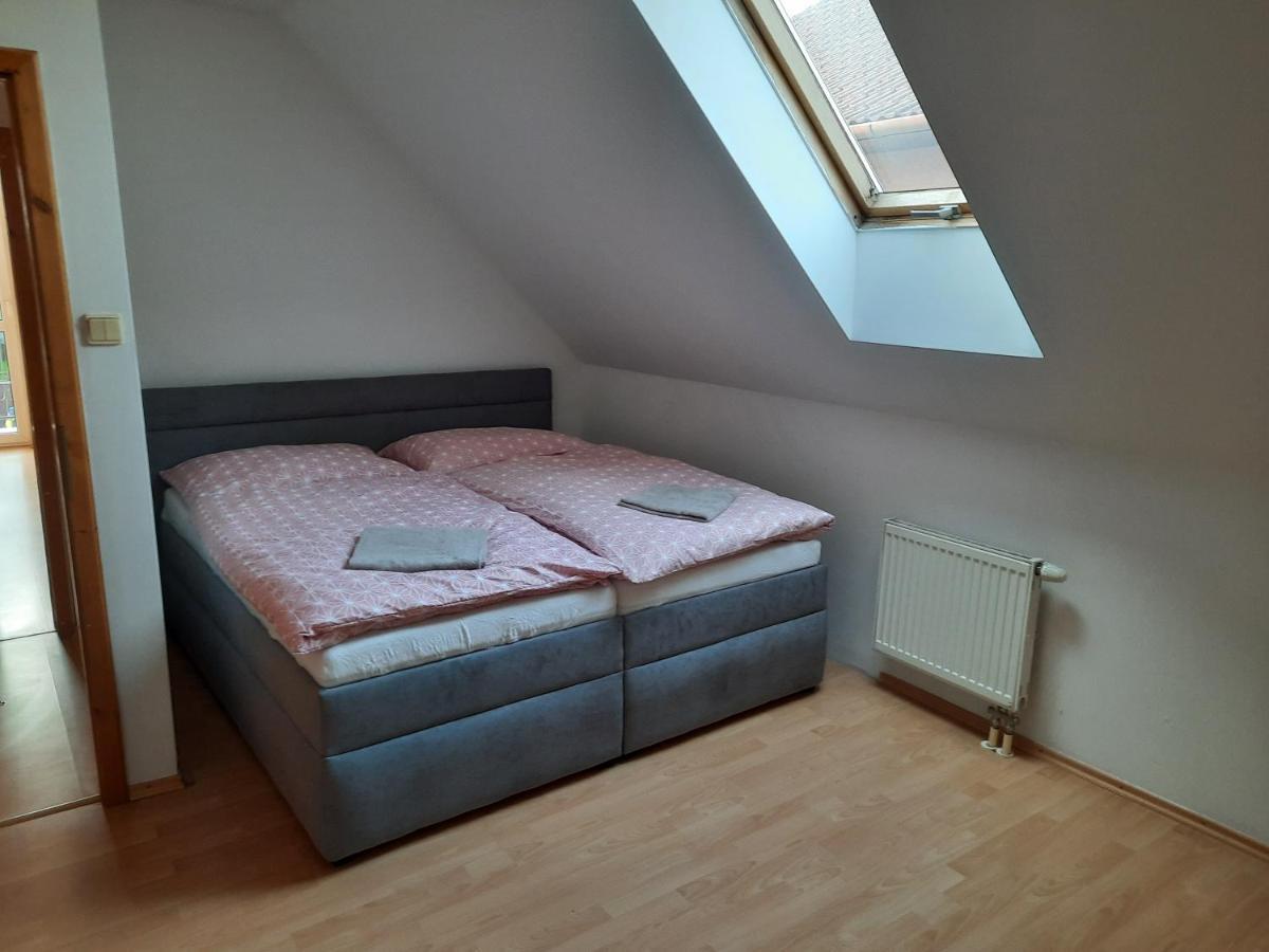 Apartman Chiarita Nemšová Екстериор снимка