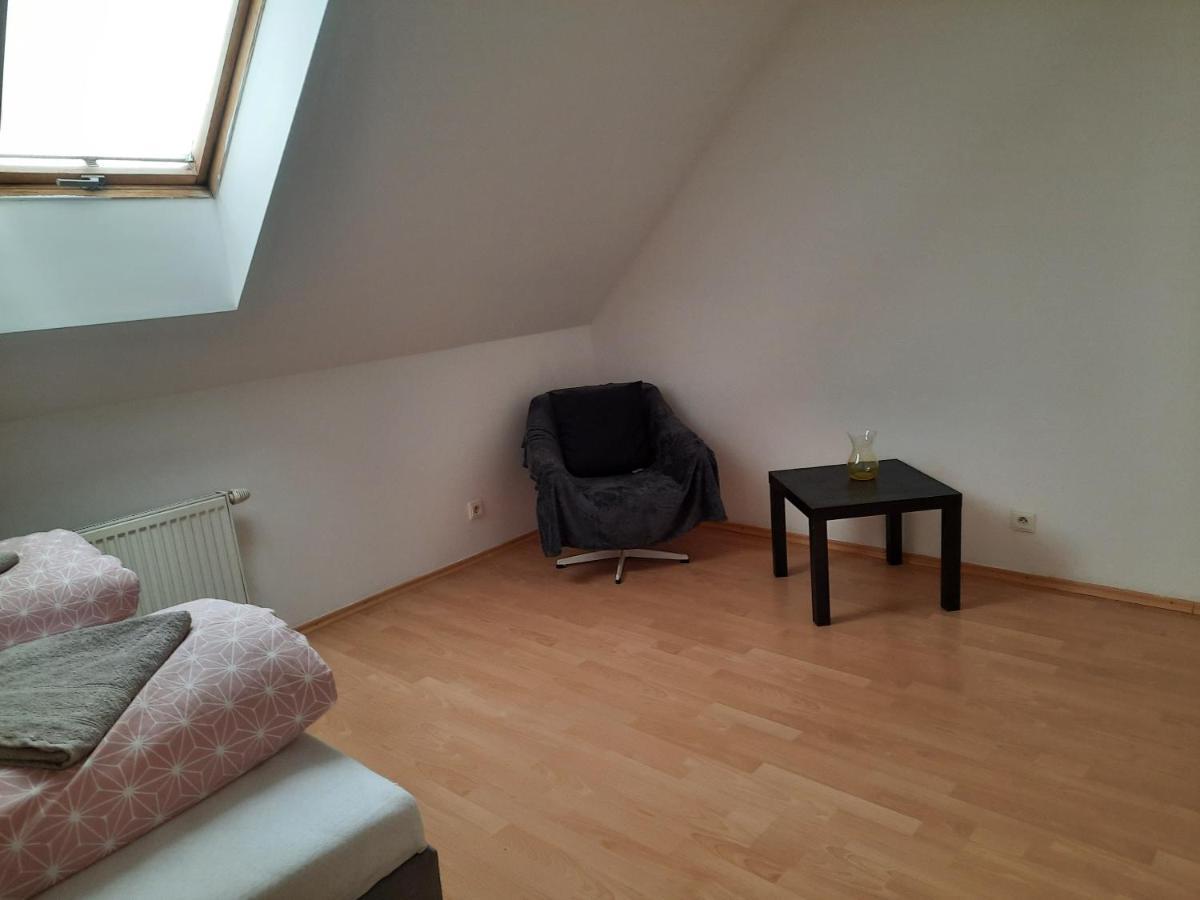 Apartman Chiarita Nemšová Екстериор снимка