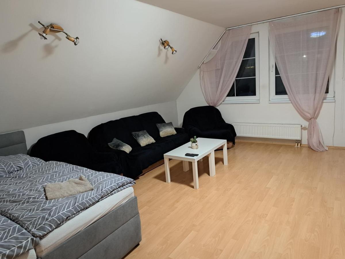 Apartman Chiarita Nemšová Екстериор снимка
